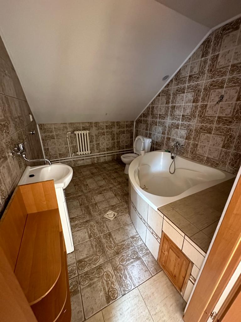 Prenajmeme/predame byvalu synagogu v Tvrdosine - 4