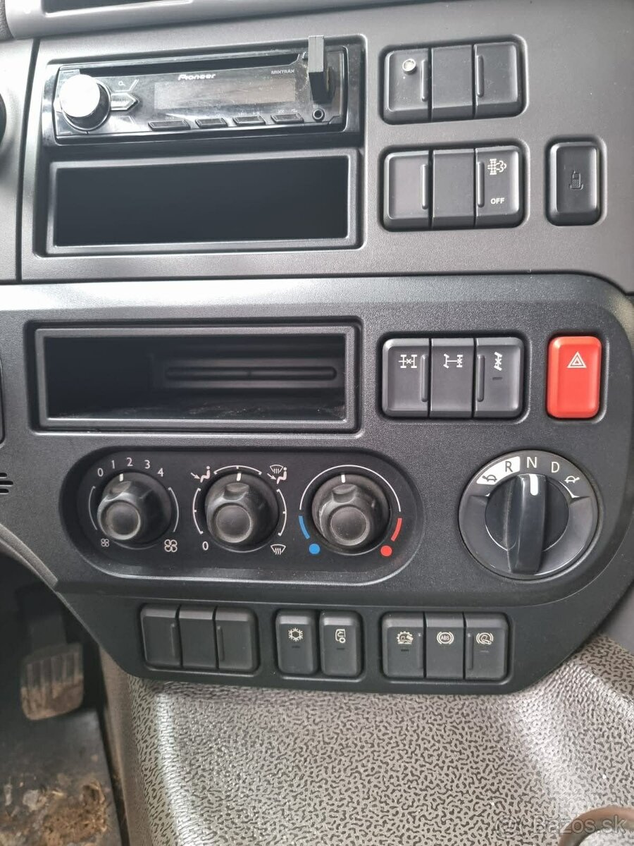 Predám TATRA Phoenix - nosič kontajnerov - 4