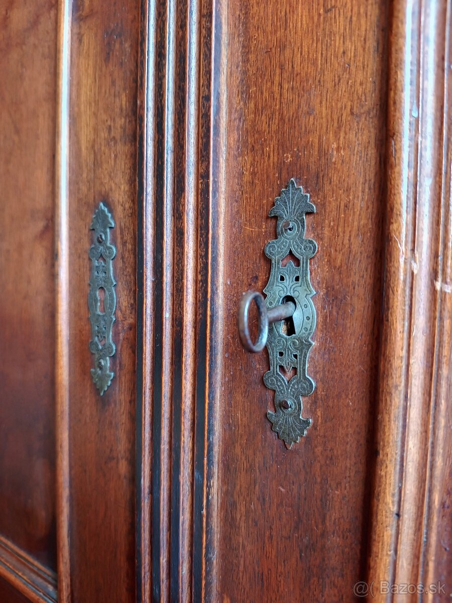 Starožitná skriňa - 4