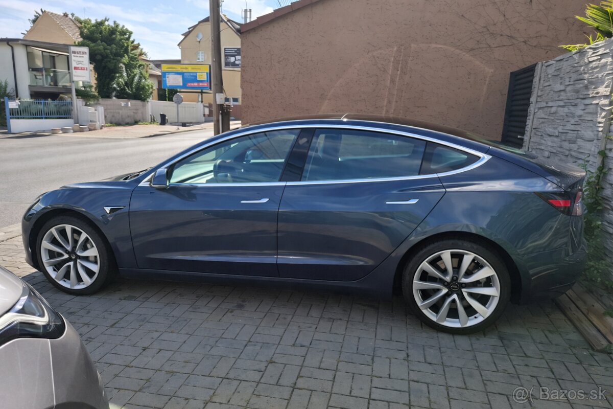 Dlhodobý prenájom – TESLA Model 3 Standard Range Plus (2019 - 4