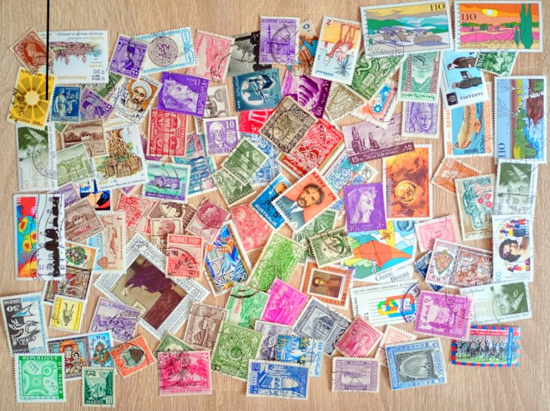 Predám balík poštových známok 1000 ks. č 1 - 4