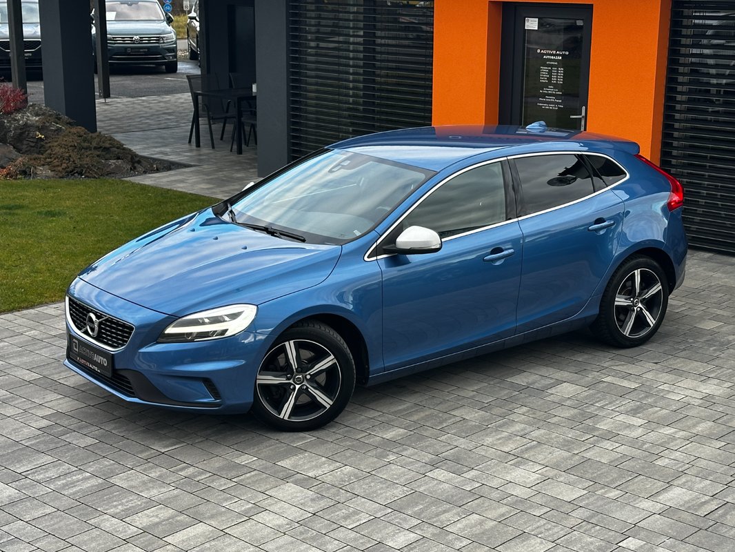 Volvo V40 R-Design D3 2.0 150k A/T - 4