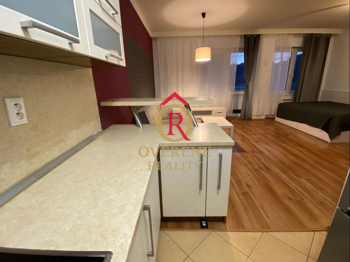 Na prenájom priestranný 1-izbový byt s balkónom – Banská Bys - 4