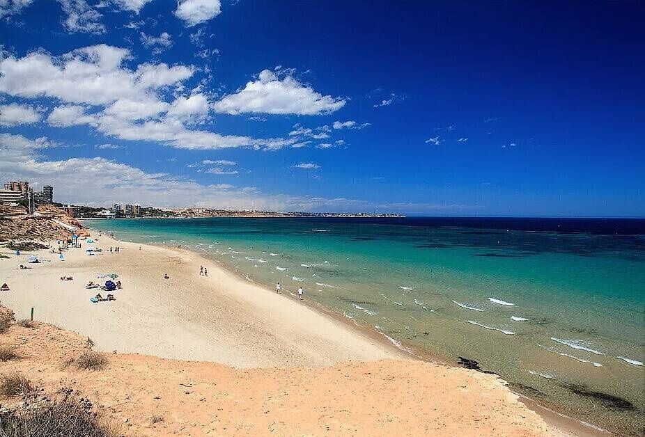 Moderné vily s bazénom a parkoviskom v blízkosti pláže v Mil - 4