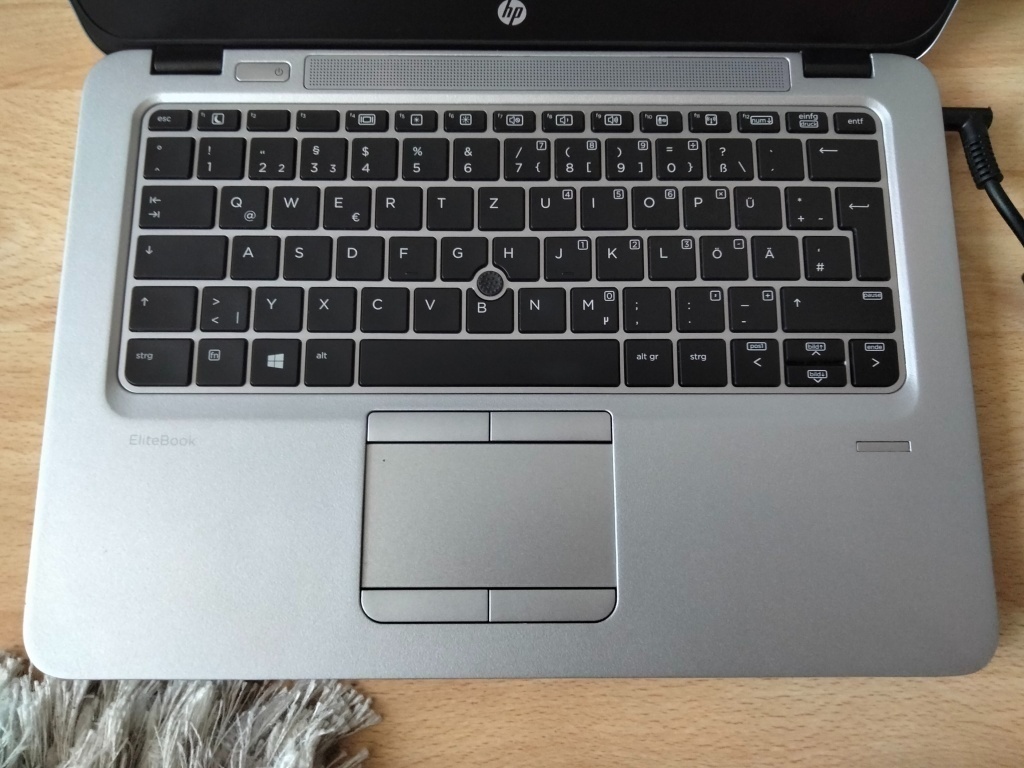 predám 12" HP elitebook / 4-jadrový procesor / 8gb ram / ss - 4