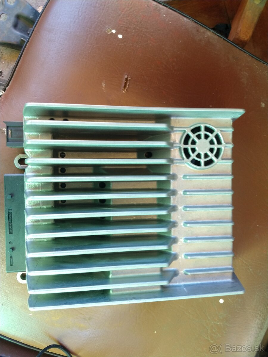 Mercedes benz - jednotky radaru , zesilovač Kardon atd - 4