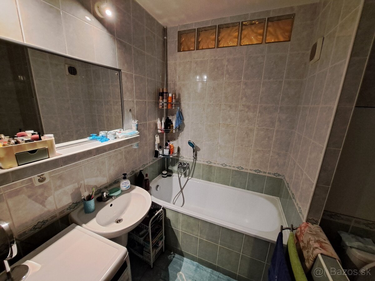 Prerobený trojizbový byt s lodžiou - 4