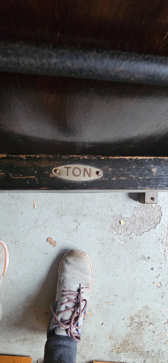 Kino lavice (stolicky) zn. TON - 4