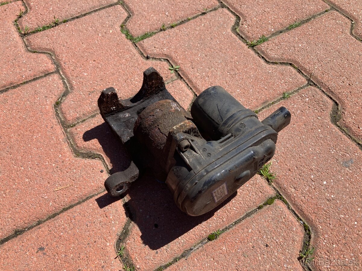 Kia Cee'd 2016 brzdový strmeň - 4