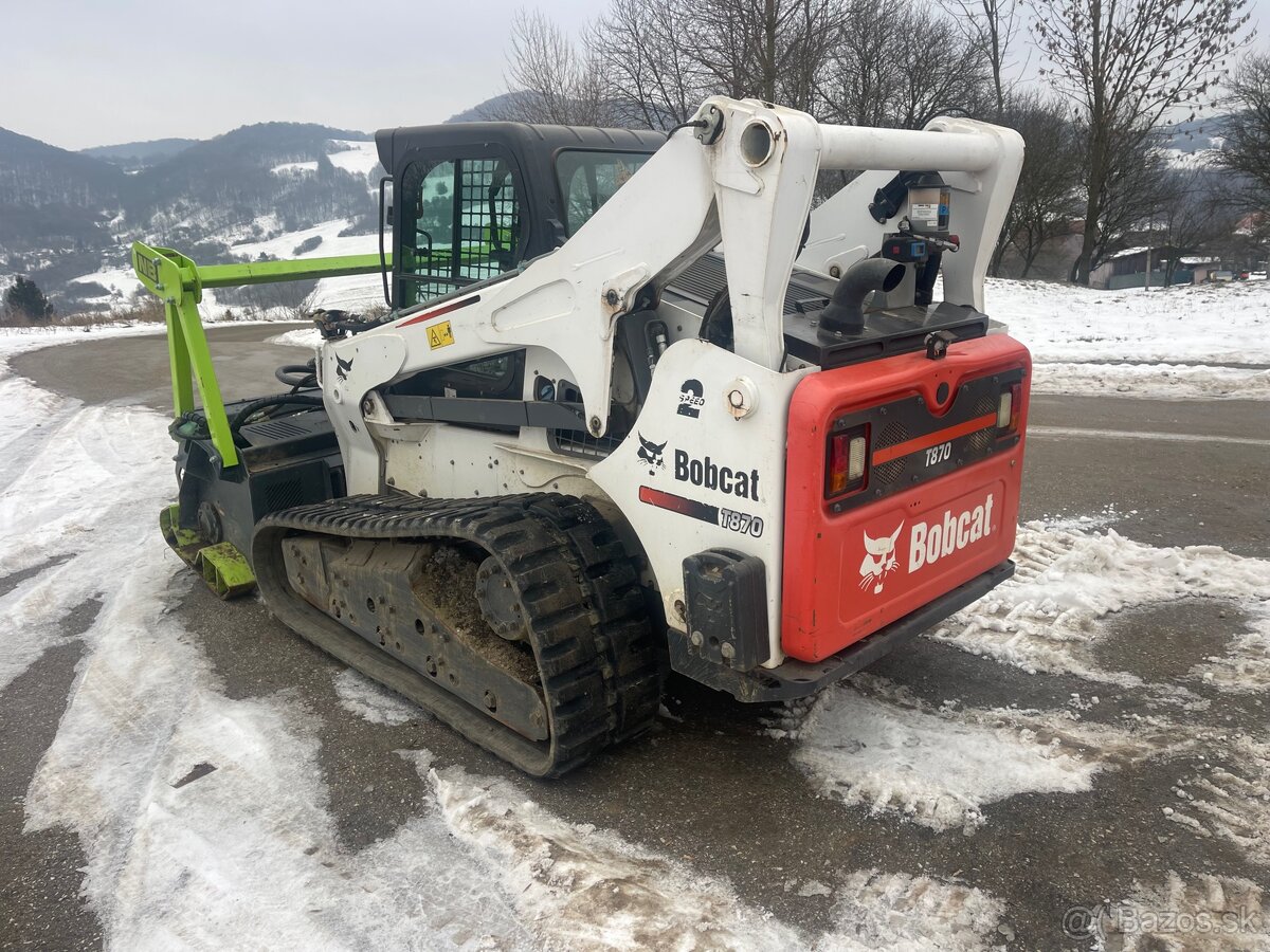Bobcat T870 s lesnou frezou - 4