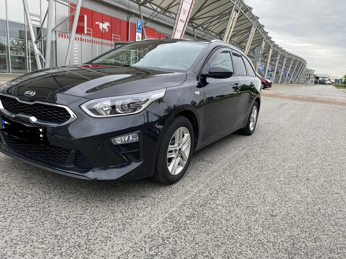 Predám auto značky Kia Cee'd SW - 4