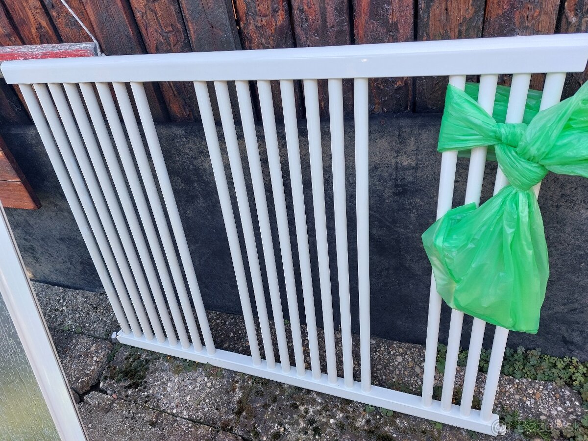 Umývadlo, radiátor, dvere do sprchového kúta - 4