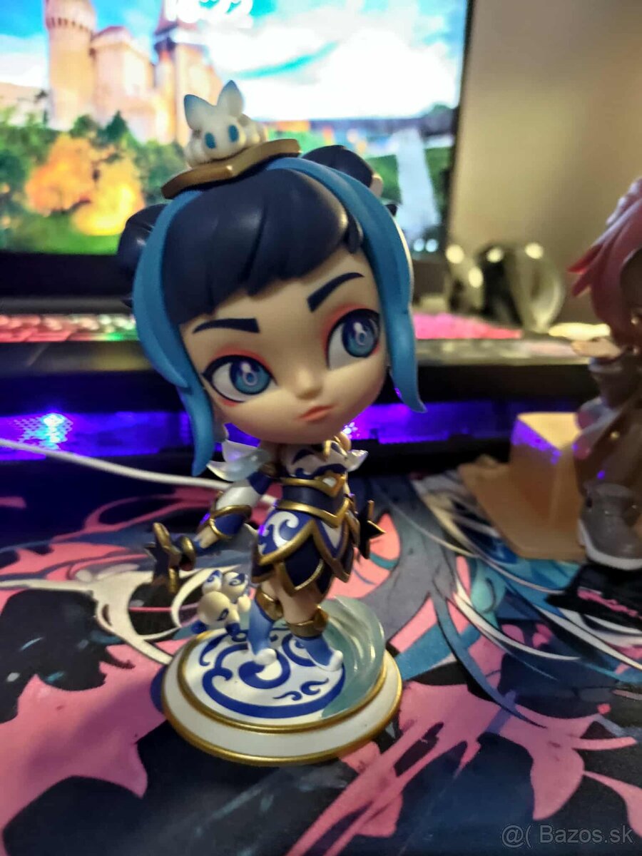 vytrinka ´-popripade figurky - 4