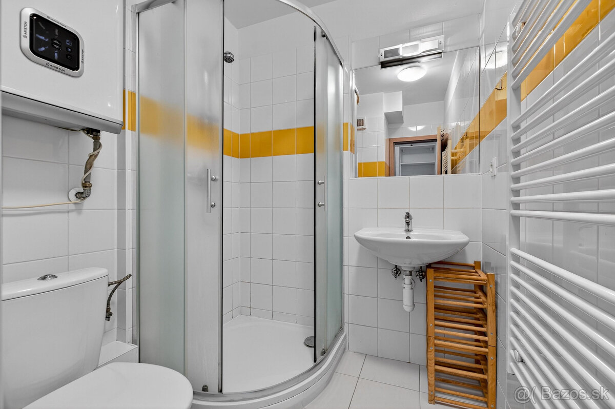 Na Predaj svetlá zariadená garsónka Podunajských Biskupicia - 4