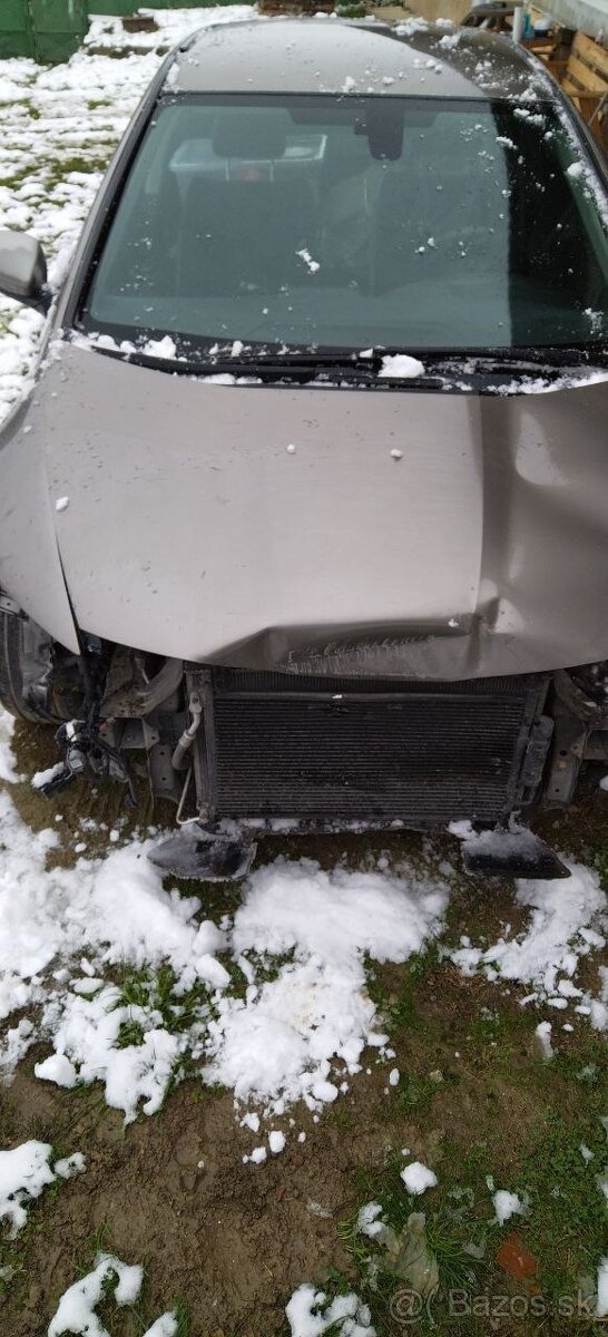 Predám búranú Hondu Civic 8g 1.8 VTEC 103kw len v celku - 4