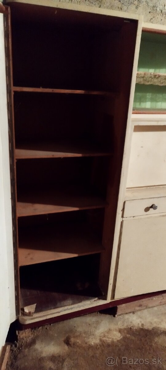 Starodávny kredenc - 4