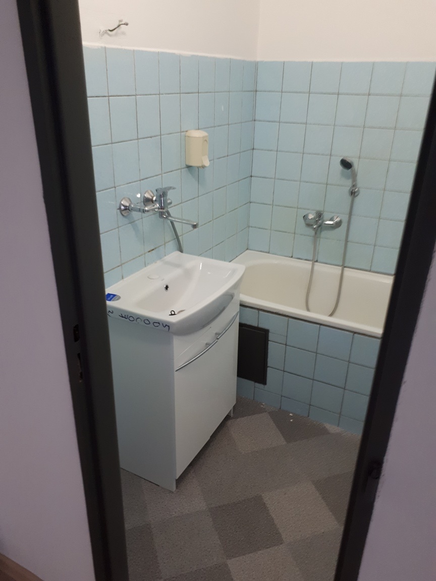 prenajom 2 izb byt BB Fončorda - 4