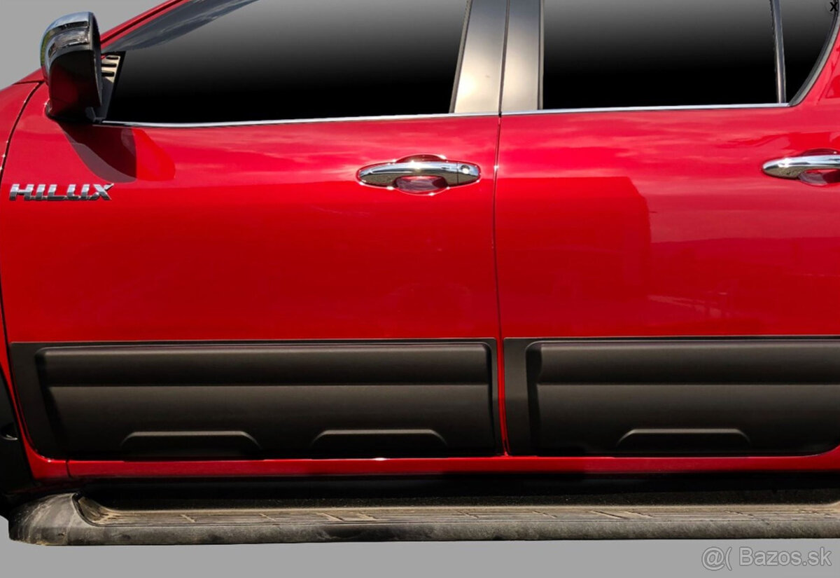 Ochranné oplastovanie dverí Toyota Hilux 2016
