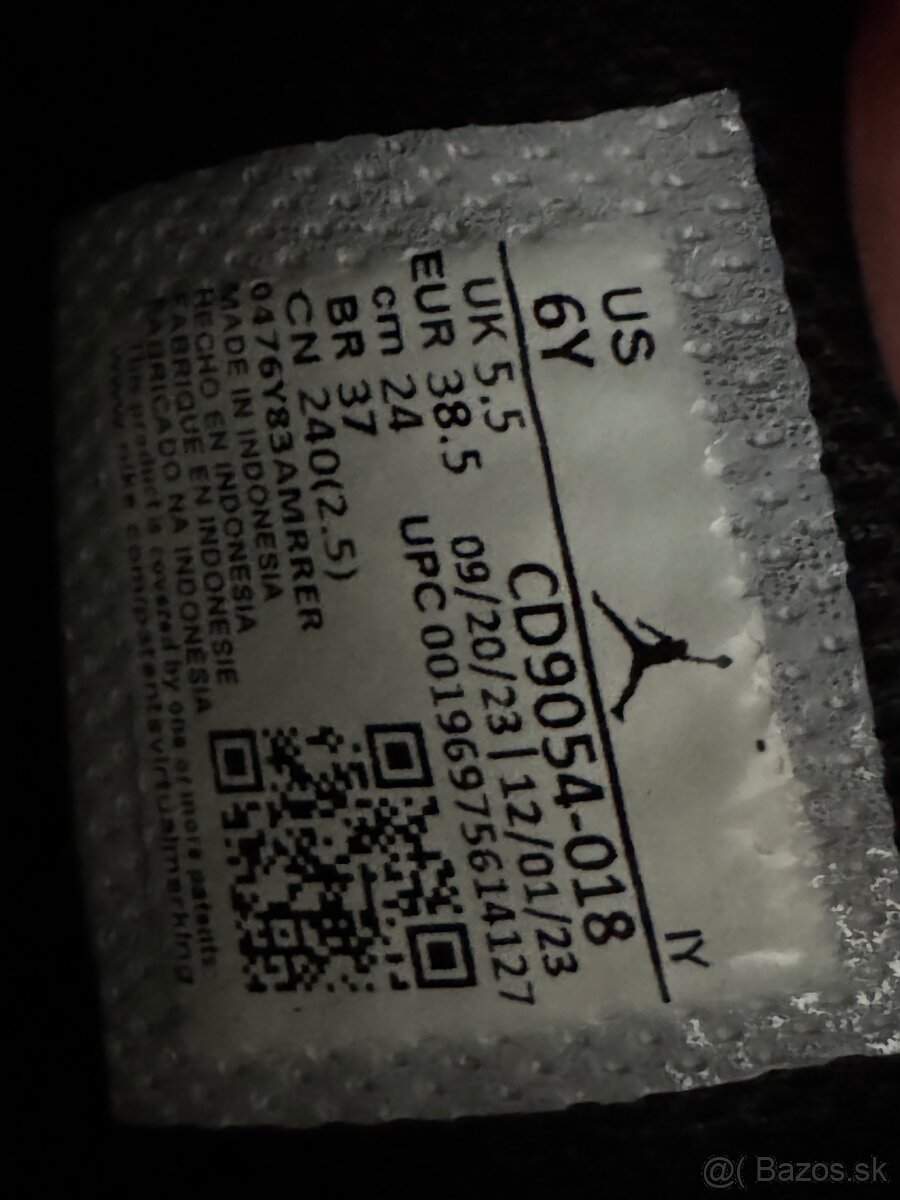 Nike AIR MAX Jordan - 4