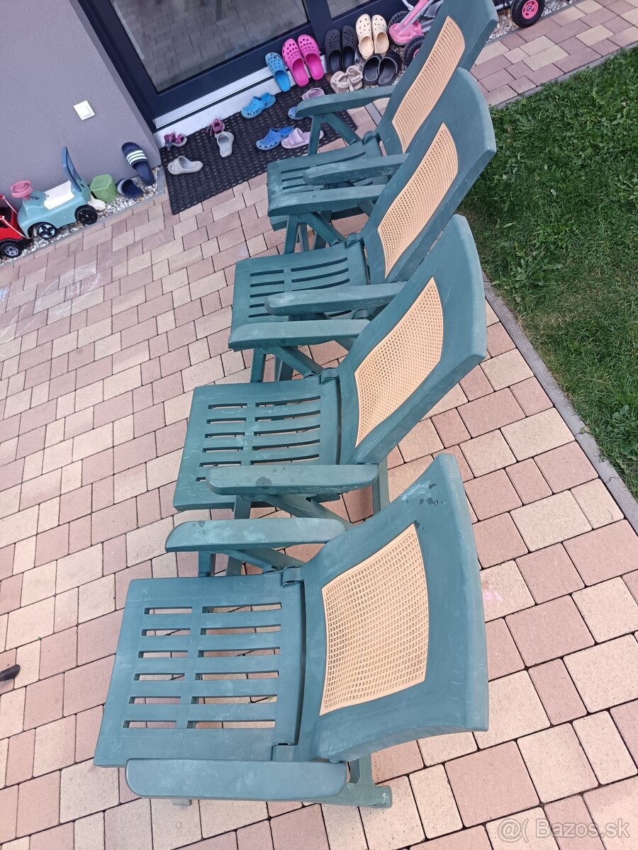 Predám 4 ks záhradné polohovatelne stoličky.... - 4