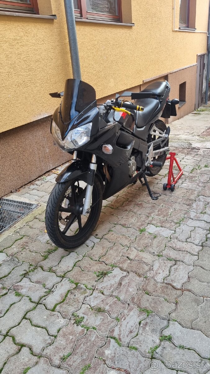 Honda cbr125r - 4