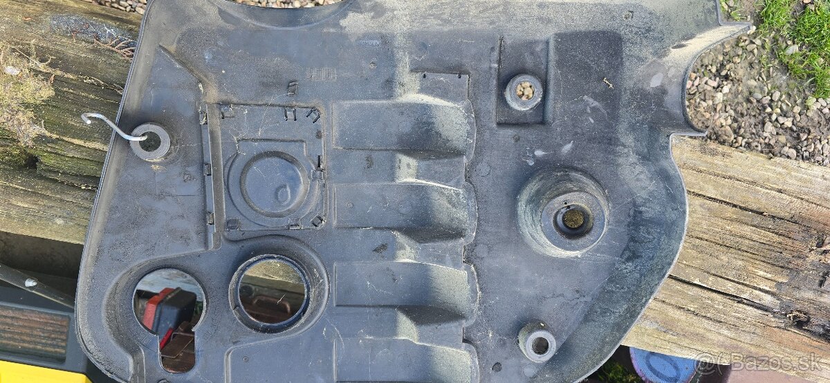 Plastový kryt motora VW Passat - 4