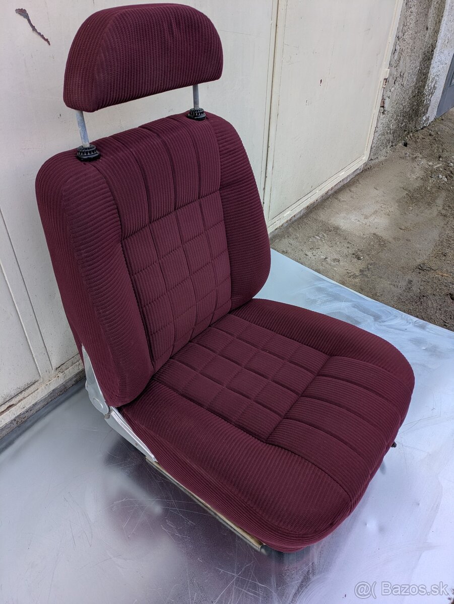 Predné sedačky Tatra 613 - 4