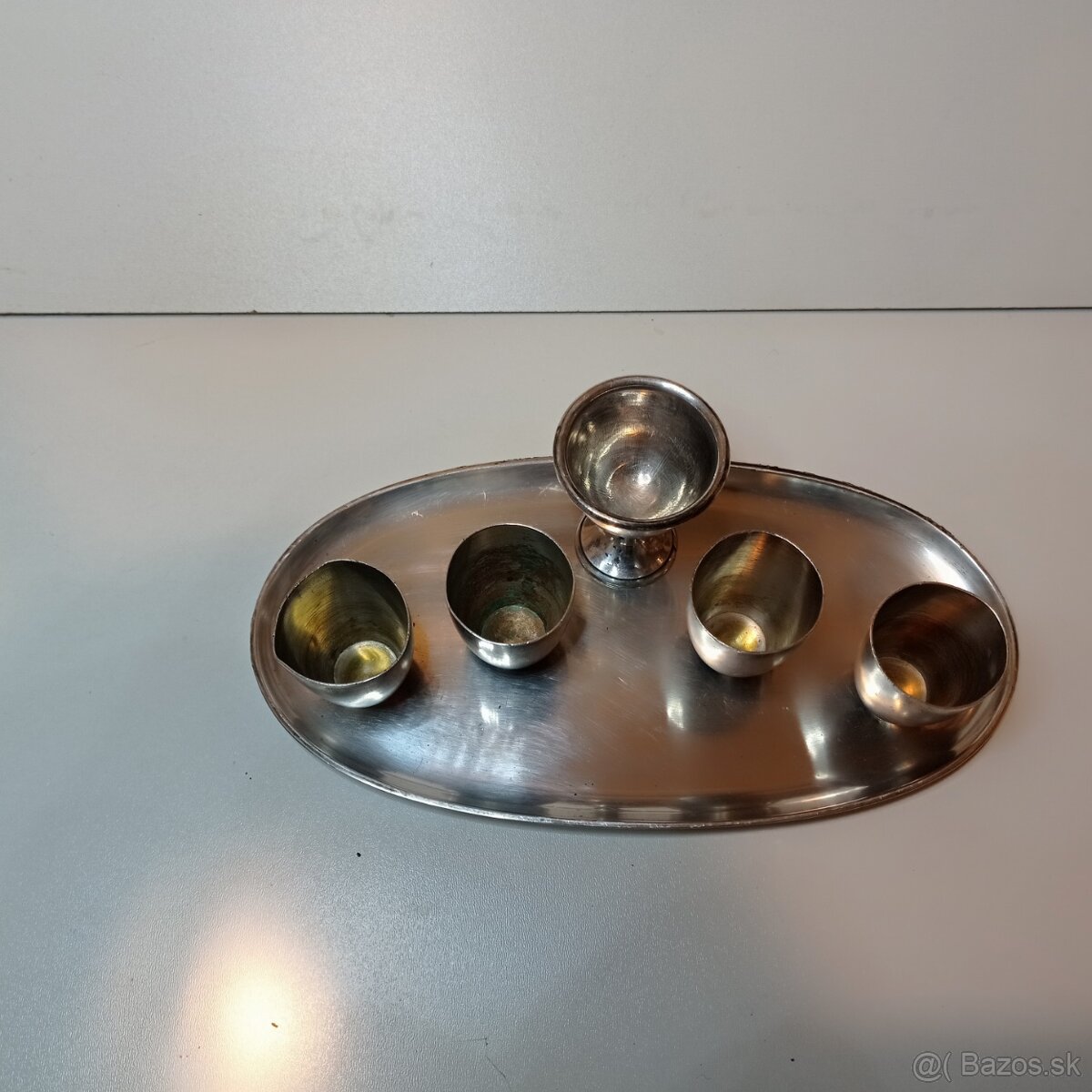 starožitná sada: alpaková tácka, štamprlíky - 4