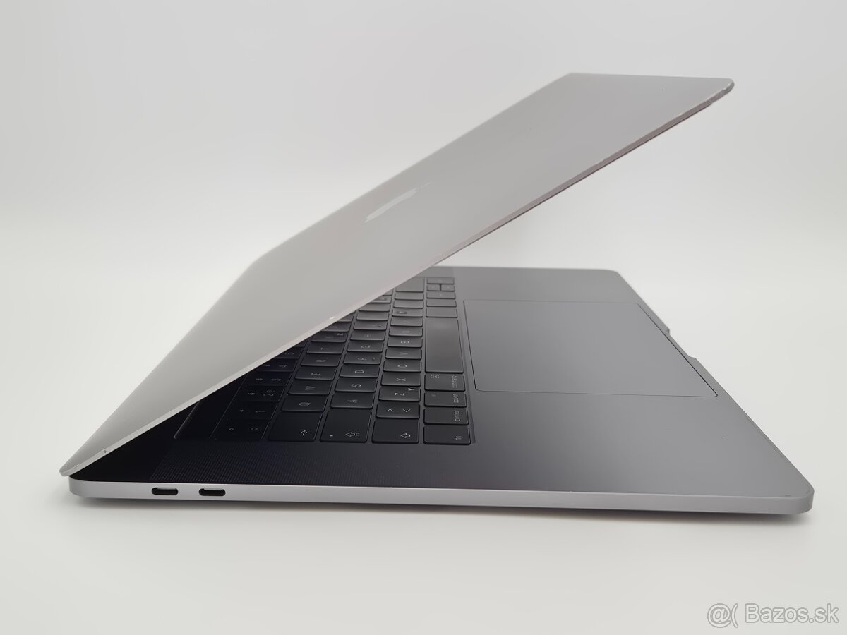 ▼Apple MacBook Pro 15" (2016) A1707 - 15,4" / i7-6700HQ / - 4