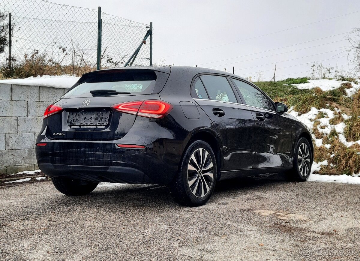 Predám Mercedes-Benz A trieda 250 e /T - 4