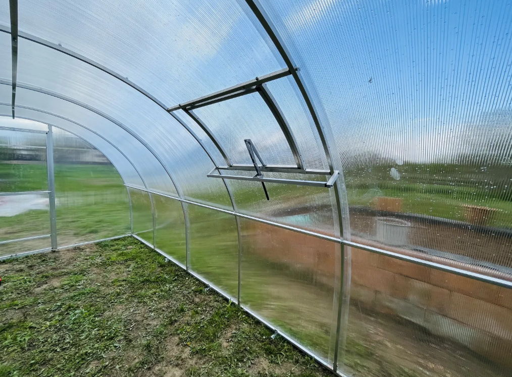 Predám nový hliník/polykarbonátový skleník 2,5 x 2 m - 4