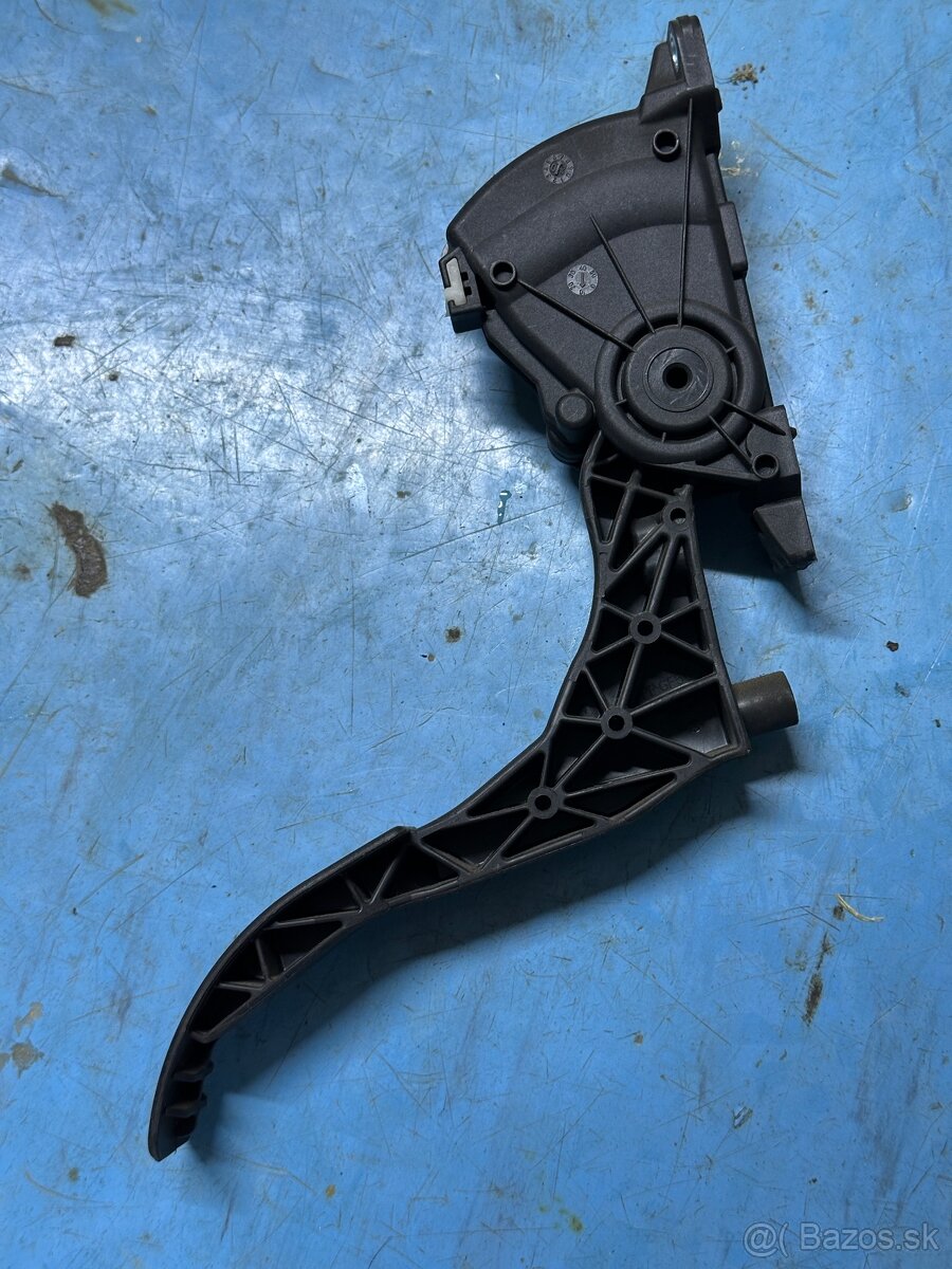 Plynový pedál golf 4 - 4