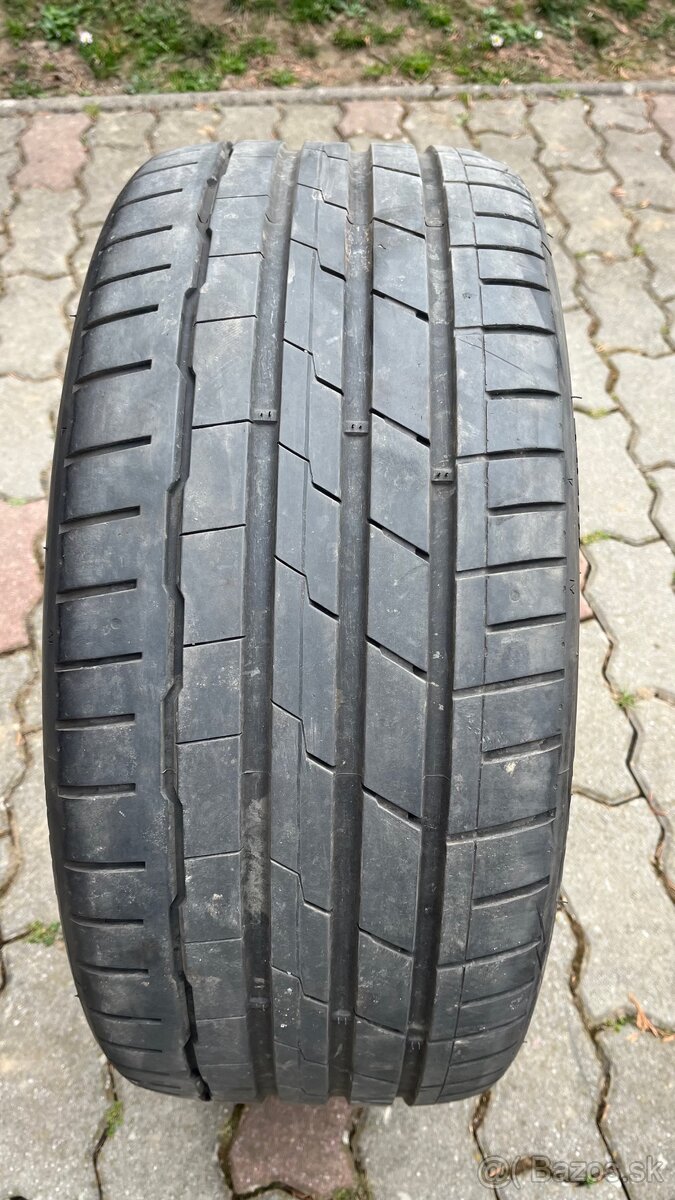 Letné pneumatiky 235/40 r19 - 4