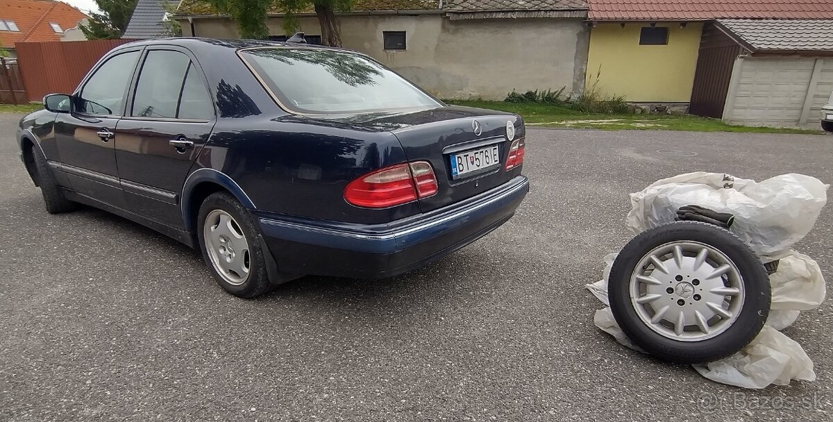 Predám Mercedes Benz E320i 4-Matic automat - 4