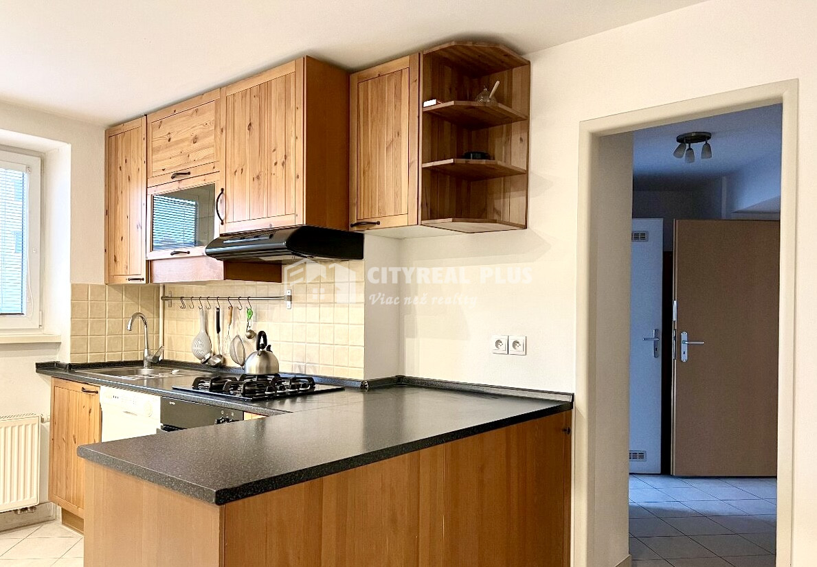 Ponúkame Vám na prenájom 3 izbový byt v centre mesta Nové Zá - 4