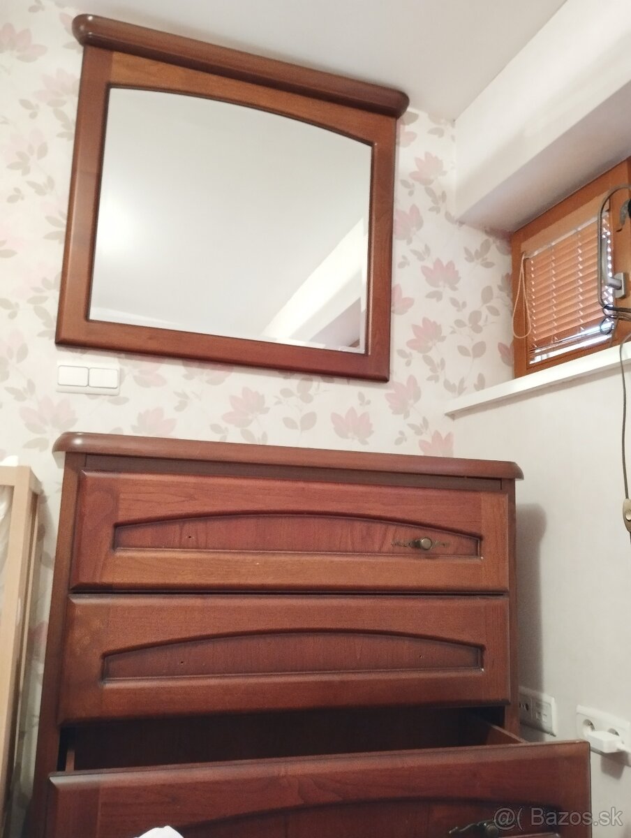 Stará komoda – úložný priestor - 4