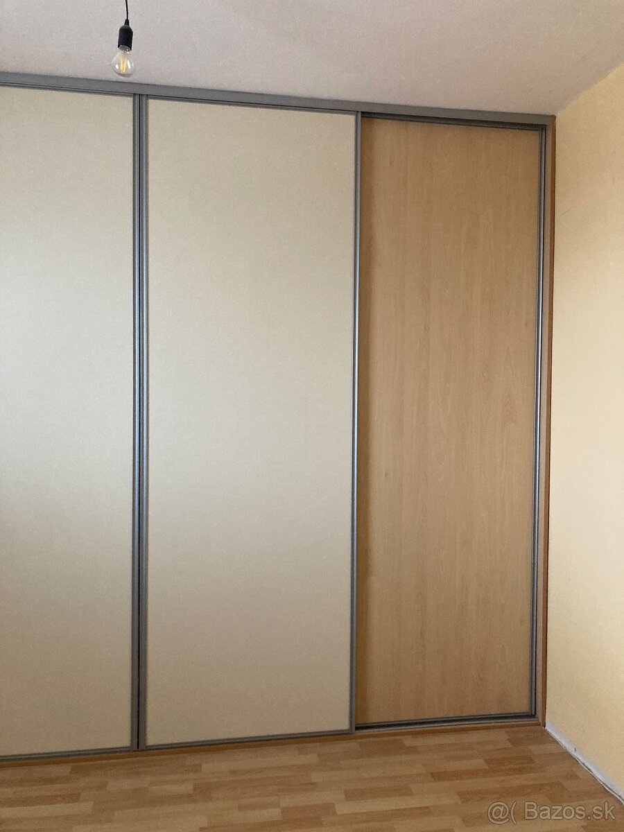 Dvere - vstavaná skriňa - 4