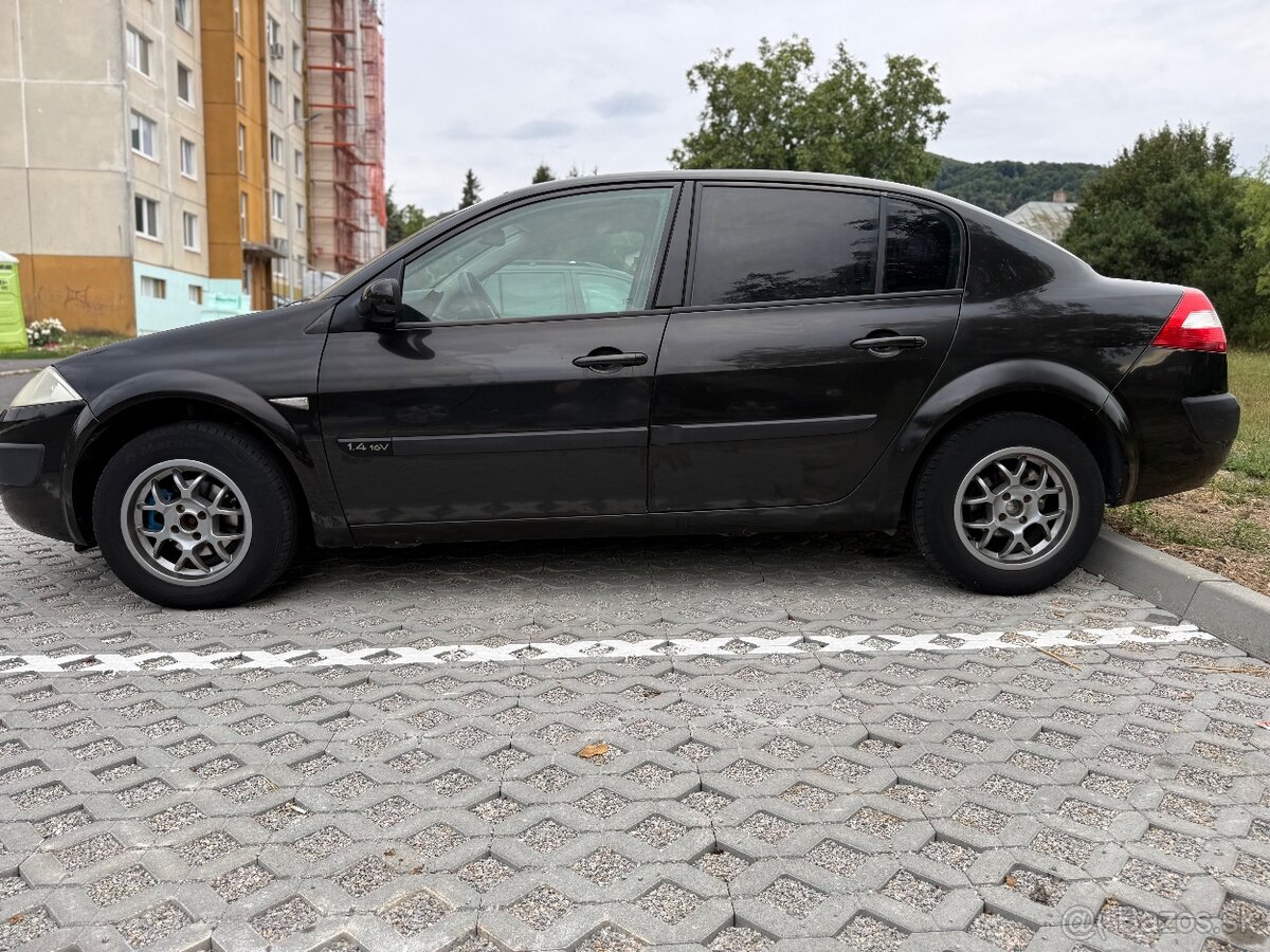Renault Megane 1.4 - 4