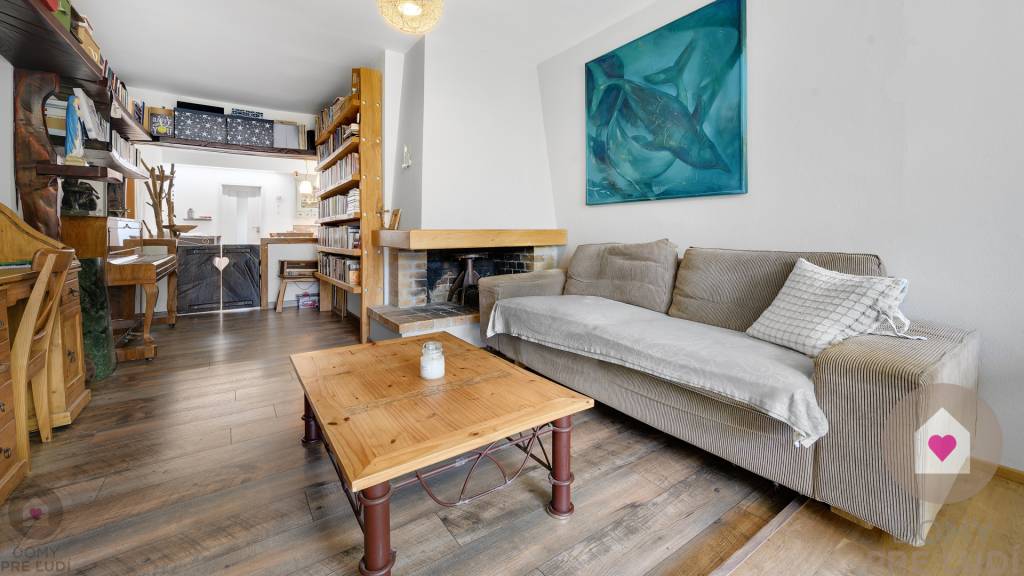 MA/ZOHOR - Rodinný dom s 2 bytovými jednotkami a 3 garážami - 4