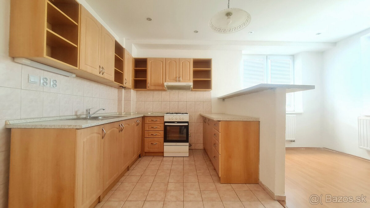 2-izb byt v centre Prievidze- voľný ihneď - 4