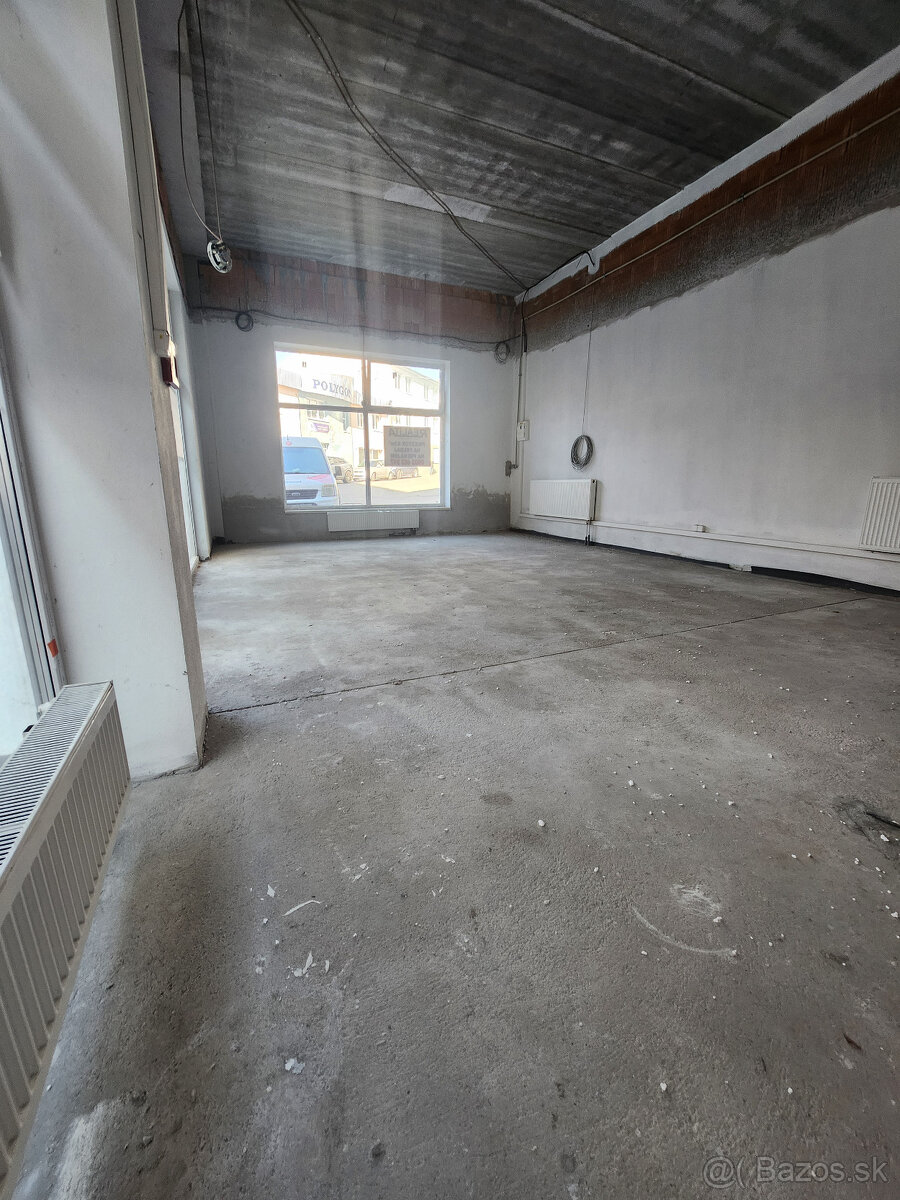 NOVÝ OBCHODNÝ PRIESTOR POLYGÓN S VÝKLADMI, prízemie, 63m2 - 4
