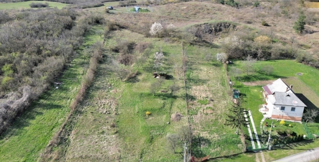 Výhodný veľký stavebný pozemok s výhľadom v obci Kravany - 4