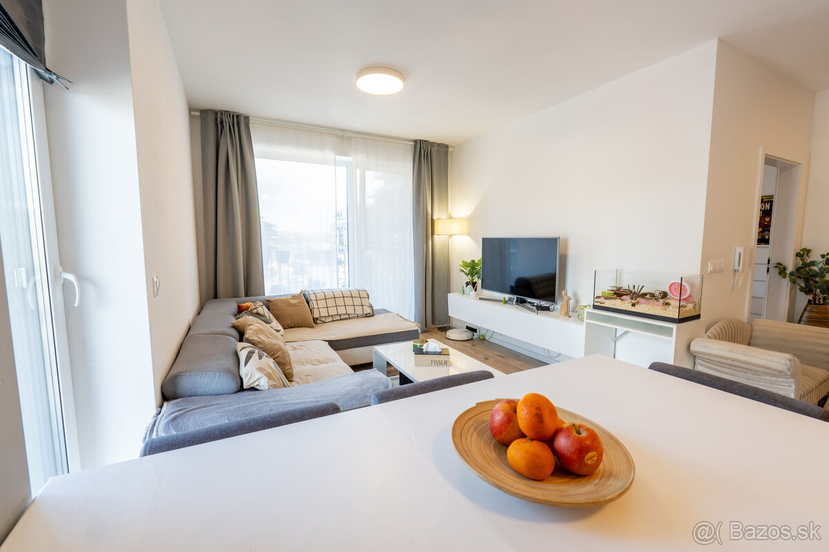 NOVÁ CENA - PREDAJ, NOVOSTAVBA, 3. izbový byt s veľkým balkó - 4