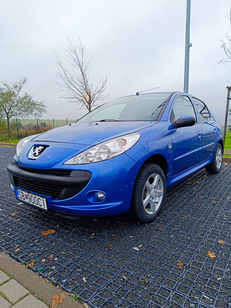Peugeot 206+ 1.4 benzín - 4