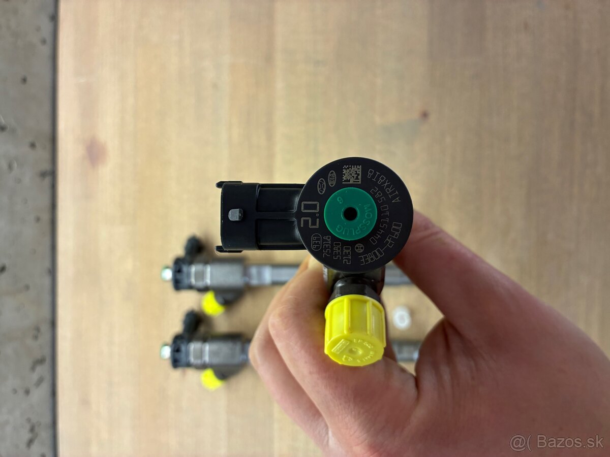 Trysky , vstrekovače HYUNDAI / KIA 2.0 CRDI 3380-2F600 - 4