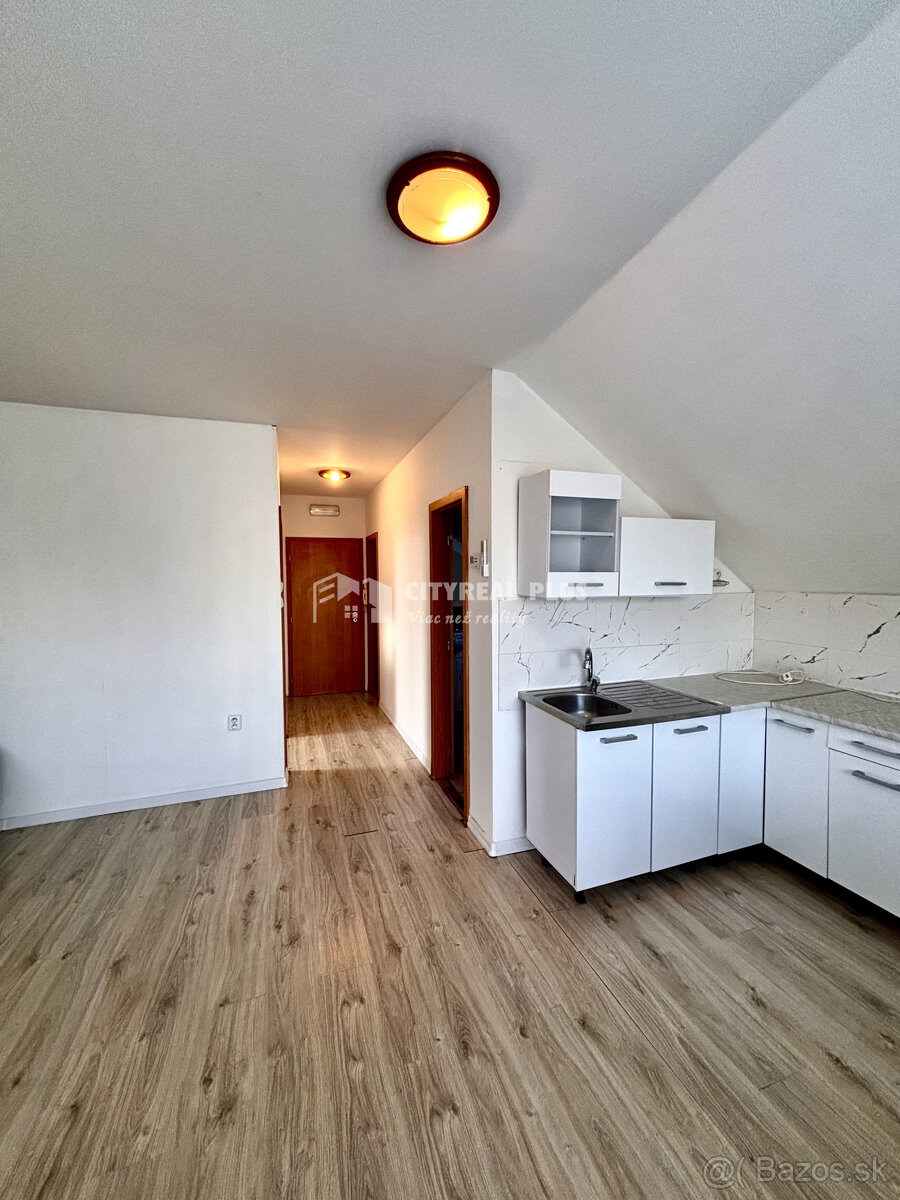 Ponúkame Vám na prenájom 2 izbový byt v meste Nové Zámky - 4