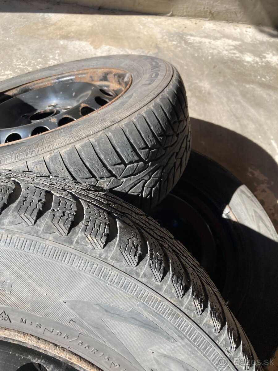 195/65 R15 nokian na diskoch - 4