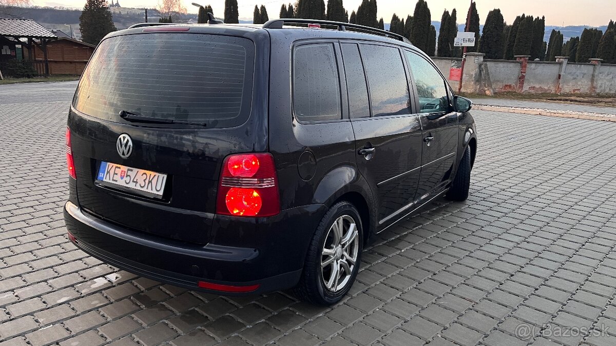 Volkswagen Touran 2,0 TDi - 4
