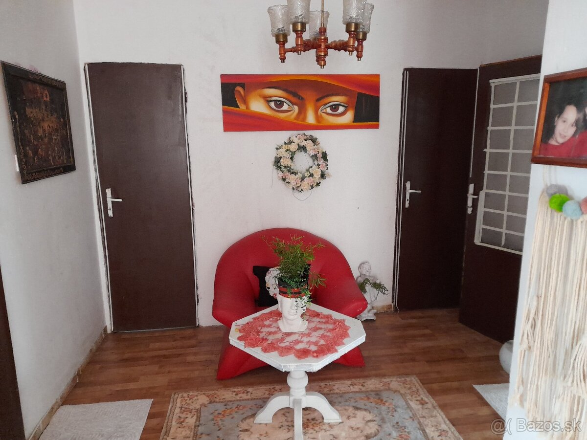 Na predaj veľký 5-izbový RD v obci Čierna Voda - 4