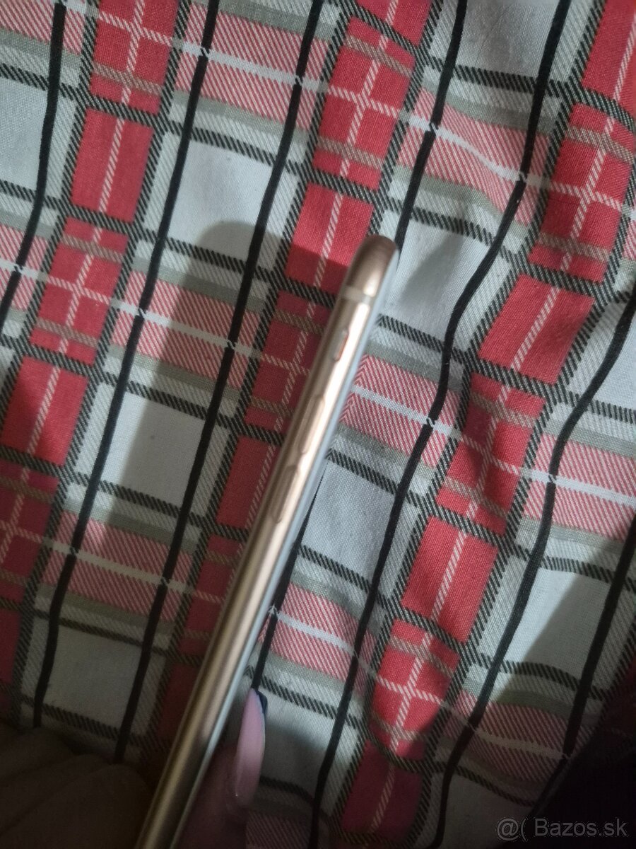 Predavam tel.iphone8 - 4